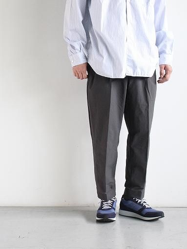 and wander (アンドワンダー) Plain Tapered Stretch Pants