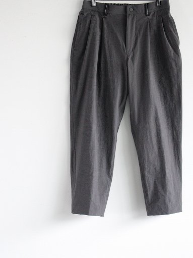 and wander (アンドワンダー) Plain Tapered Stretch Pants