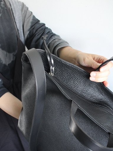 Aeta (アエタ) SHOULDER TOTE TF：M / BLACK (PG55) (PEBBLE GRAIN