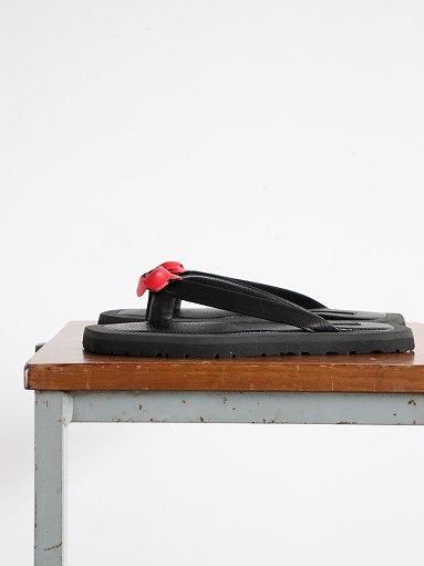Hender Scheme bloom thong - black / red Hender Scheme bloom thong - black / red