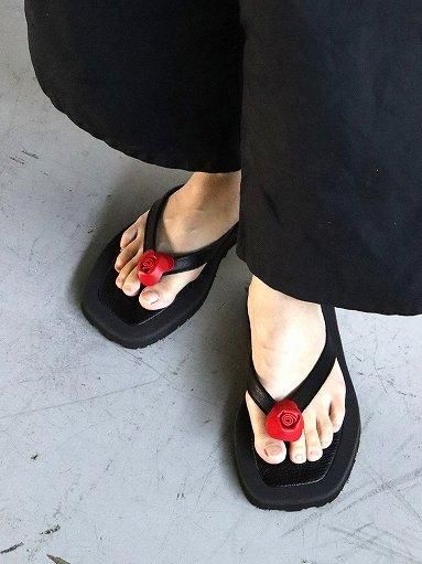 Hender Scheme bloom thong - black / red