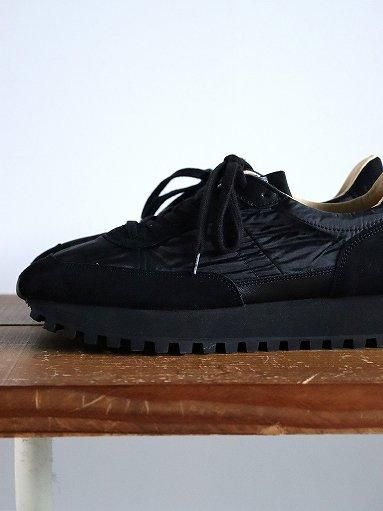 〈美品〉NOVESTA【23.5】MARATHON TRAIL スニーカー 黒 美品〉NOVESTA【23.5】MARATHON TRAIL スニーカー 黒 NOVESTA