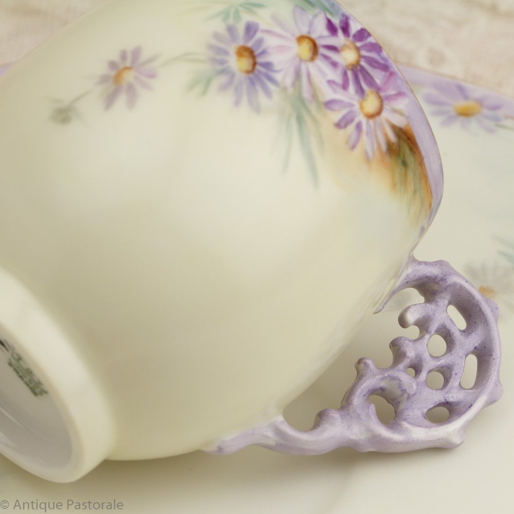 リモージュ T＆V 薄紫のひなぎく 卵型 カップ＆ソーサー 1911 Xmas - アンティーク パストラーレ