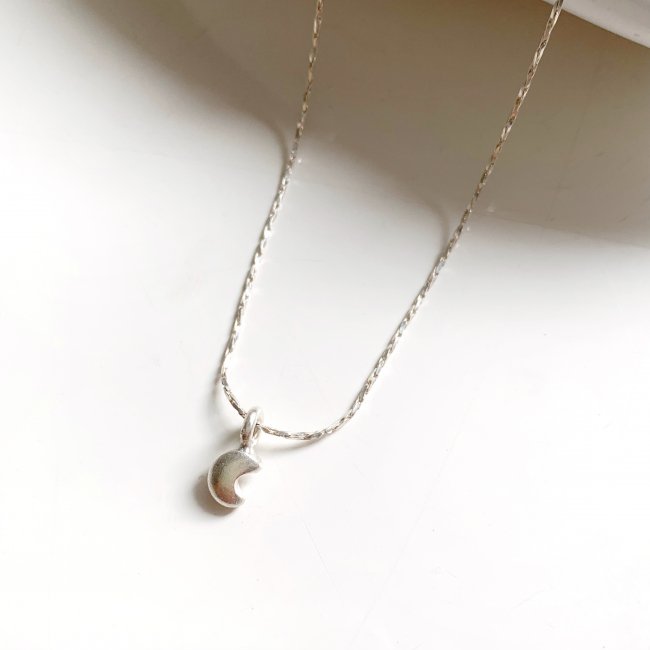 〈Silver 〉Glitter Moon Necklace -