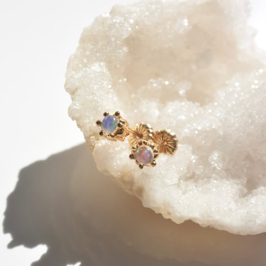〈Stone stud earrings〉Opal