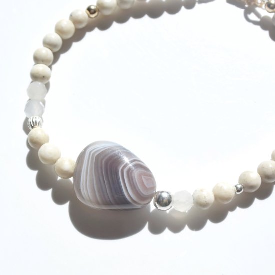 <img class='new_mark_img1' src='https://img.shop-pro.jp/img/new/icons14.gif' style='border:none;display:inline;margin:0px;padding:0px;width:auto;' />〈Magnet stone bracelet〉Agate-1-