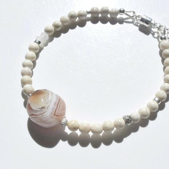<img class='new_mark_img1' src='https://img.shop-pro.jp/img/new/icons14.gif' style='border:none;display:inline;margin:0px;padding:0px;width:auto;' />〈Magnet stone bracelet〉Agate-2-