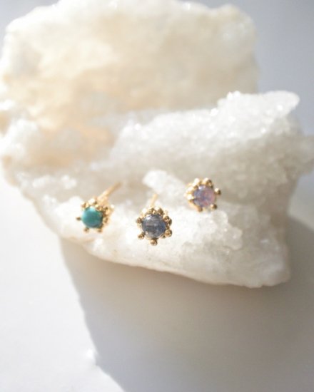 <img class='new_mark_img1' src='https://img.shop-pro.jp/img/new/icons14.gif' style='border:none;display:inline;margin:0px;padding:0px;width:auto;' />〈Stone stud earrings〉-Gold×3mm-