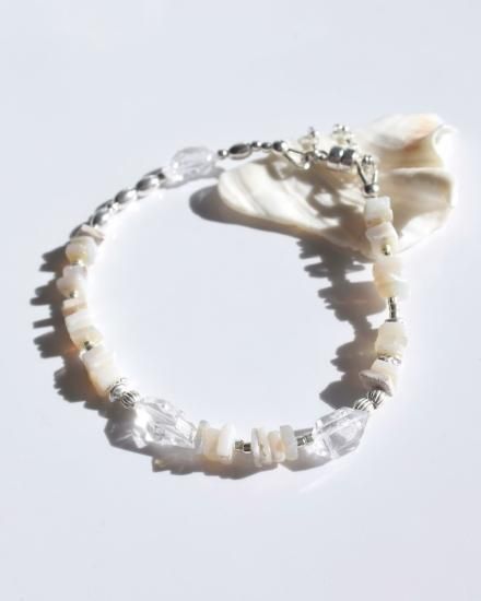 <img class='new_mark_img1' src='https://img.shop-pro.jp/img/new/icons14.gif' style='border:none;display:inline;margin:0px;padding:0px;width:auto;' /> Opal  Crystal Bracelet