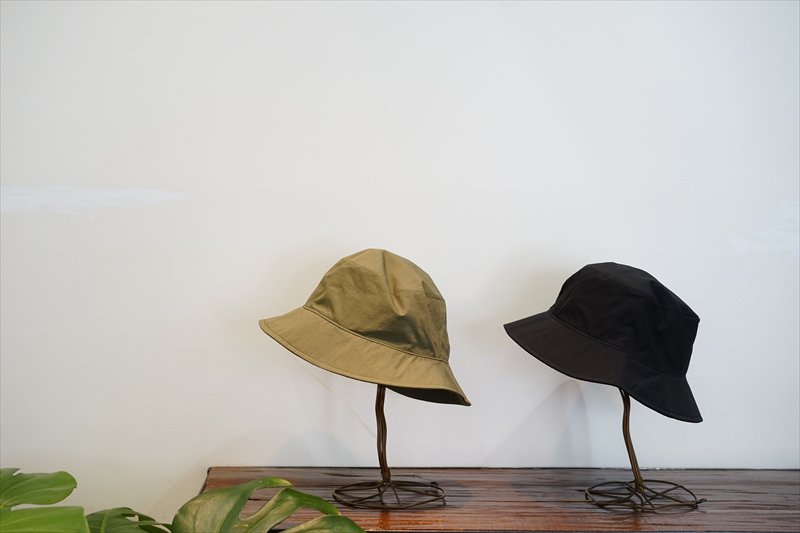 国際ブランド Comesandgoes typewriter buckethat ネイビー L