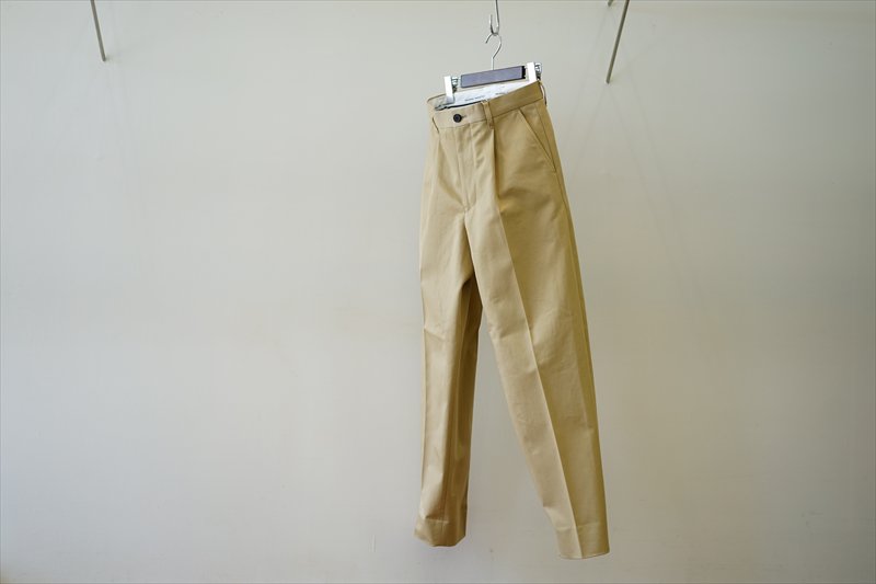 UNIVERSAL PRODUCTS COTTON 1TUCK TROUSERS - パンツ