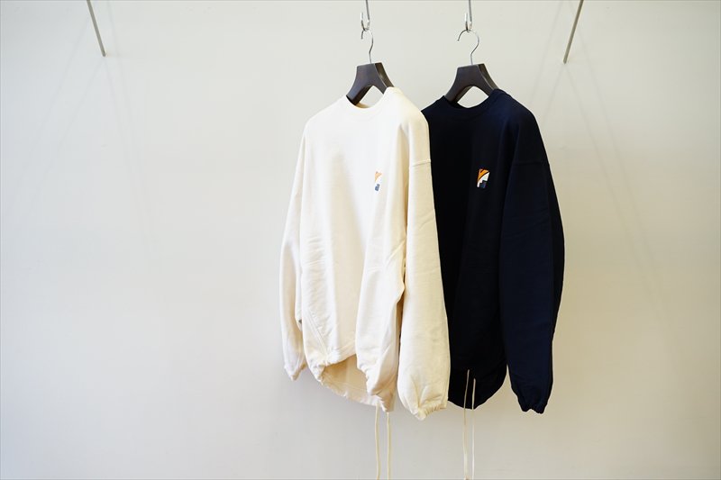 MAISON EUREKA(メゾンエウレカ)ME LOGO SWEAT PULLOVER/Vintage White/Navy