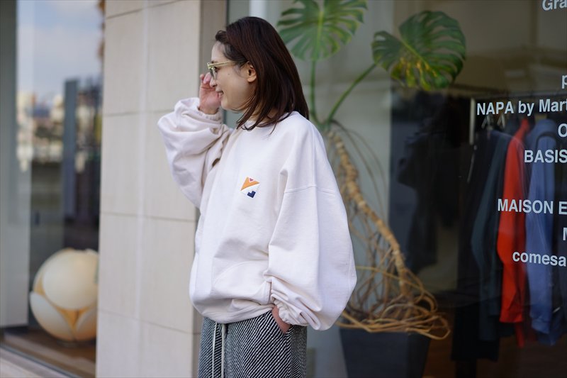 MAISON EUREKA(メゾンエウレカ)ME LOGO SWEAT PULLOVER/Vintage White/Navy