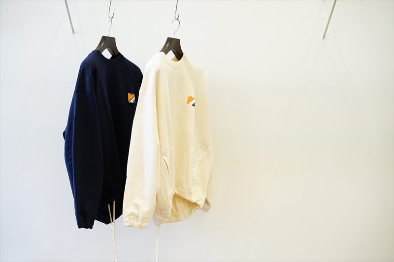 MAISON EUREKA(メゾンエウレカ)ME LOGO SWEAT PULLOVER/Vintage White/Navy