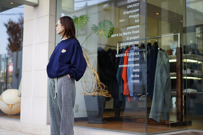 MAISON EUREKA(メゾンエウレカ)ME LOGO SWEAT PULLOVER/Vintage White/Navy