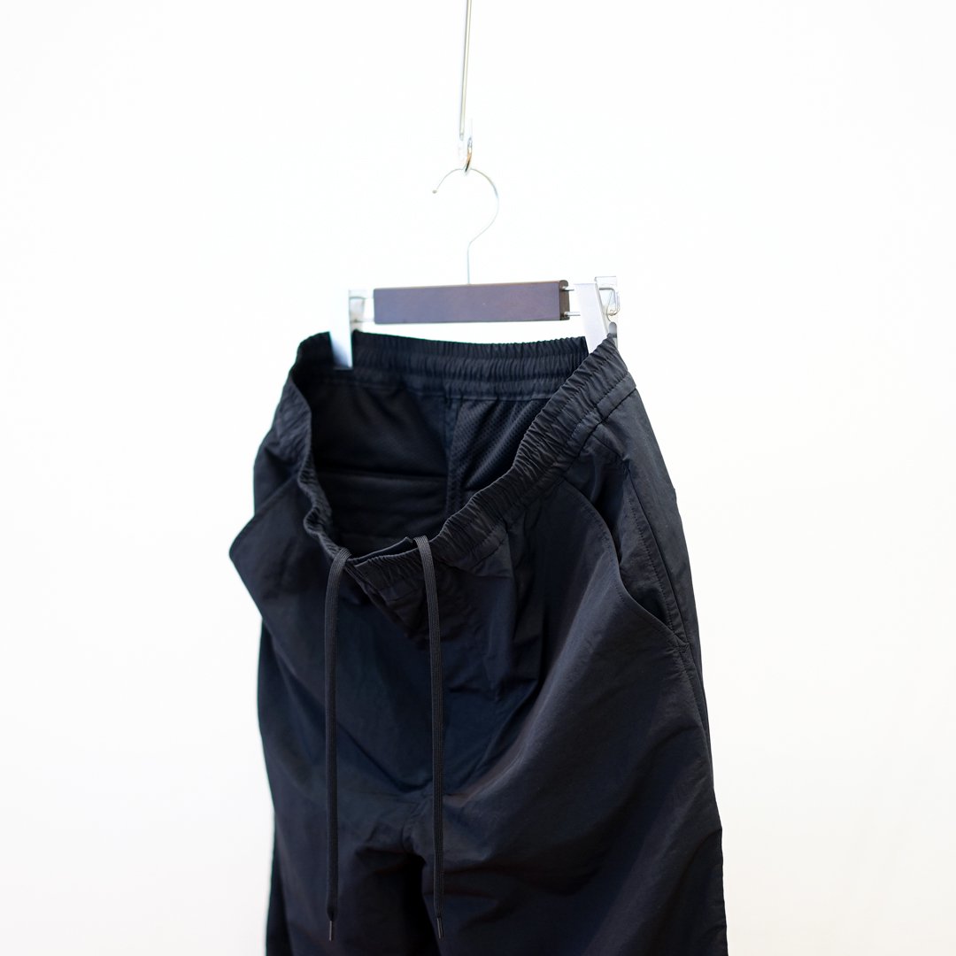 UNIVERSAL PRODUCTS(ユニバーサルプロダクツ) Nylon Track Pants(212-60503)/Black