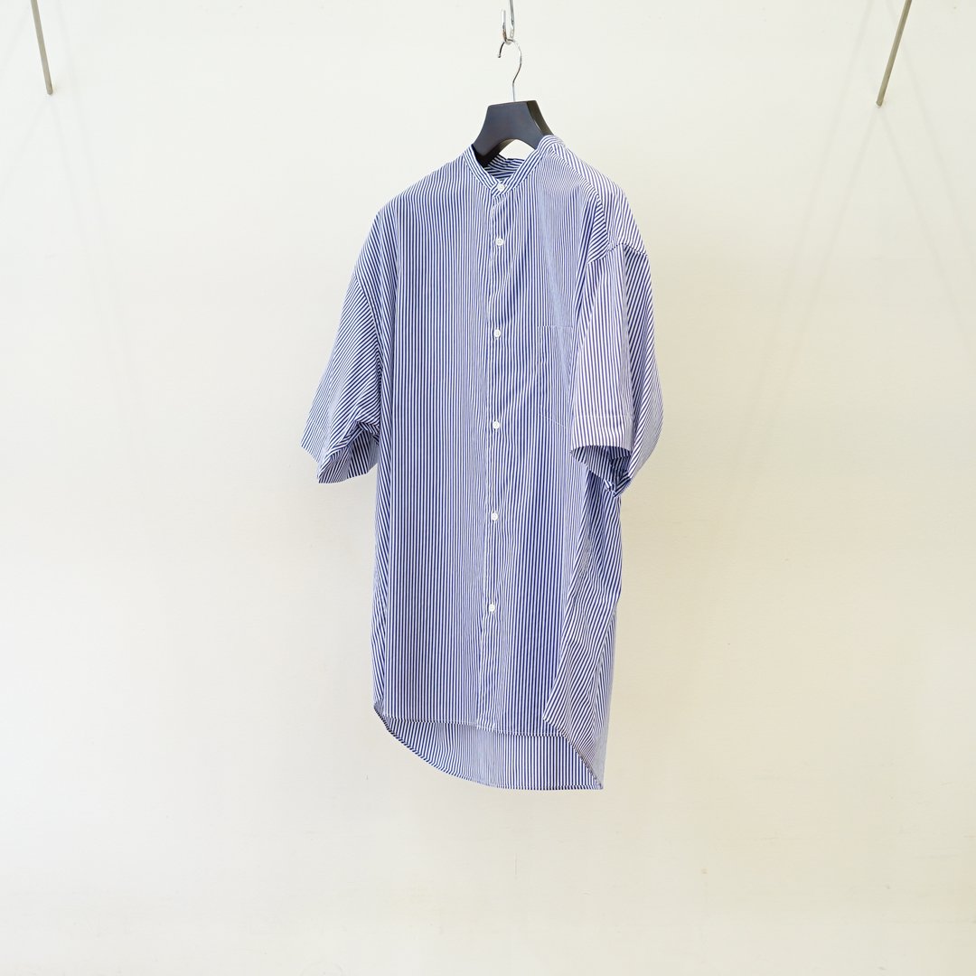 Graphpaper(グラフペーパー)Broad S/S Oversized Band Collar Shirt(GM232-50004STB)
/Blue Stripe
