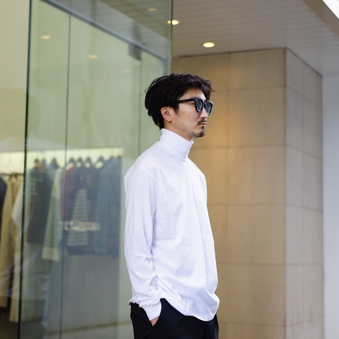 AURALEE(オーラリー)SEAMLESS HI NECK L/S TEE(A00T03ST)/White/Black/