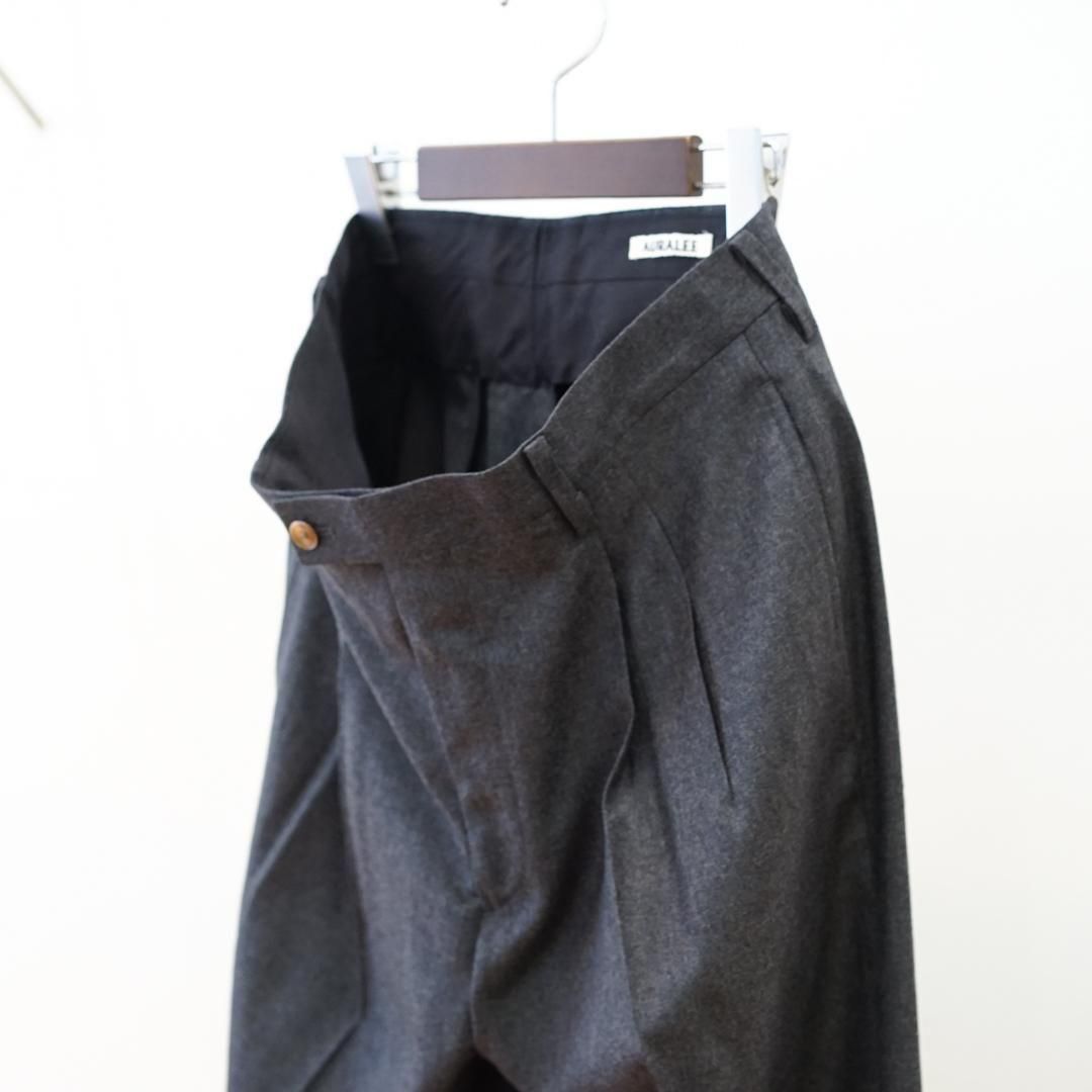 AURALEE 定番　TWO-TUCKS SLACKS オーラリー Auralee Light Wool Max Gabardine Two-Tuck Slacks Top Black
