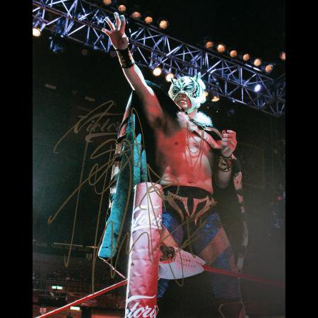 SOLUCHA.com / Tiger Mask Ⅲ Autographed Photo #1 / 3代目タイガーマスク サイン入ブロマイド #1