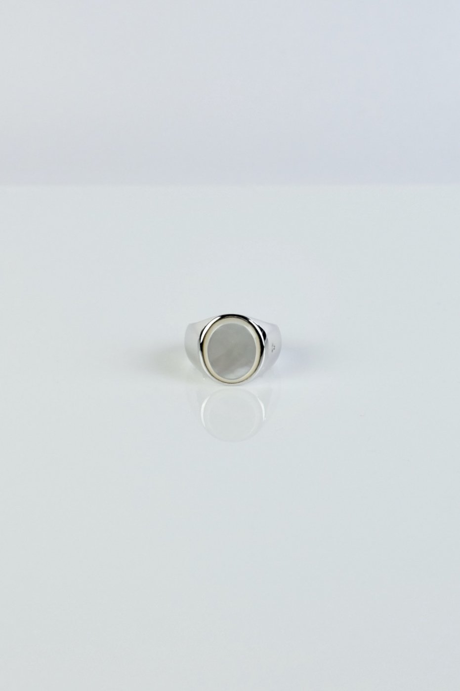 TOM WOOD トムウッド- Oval White Mother of Pearl-