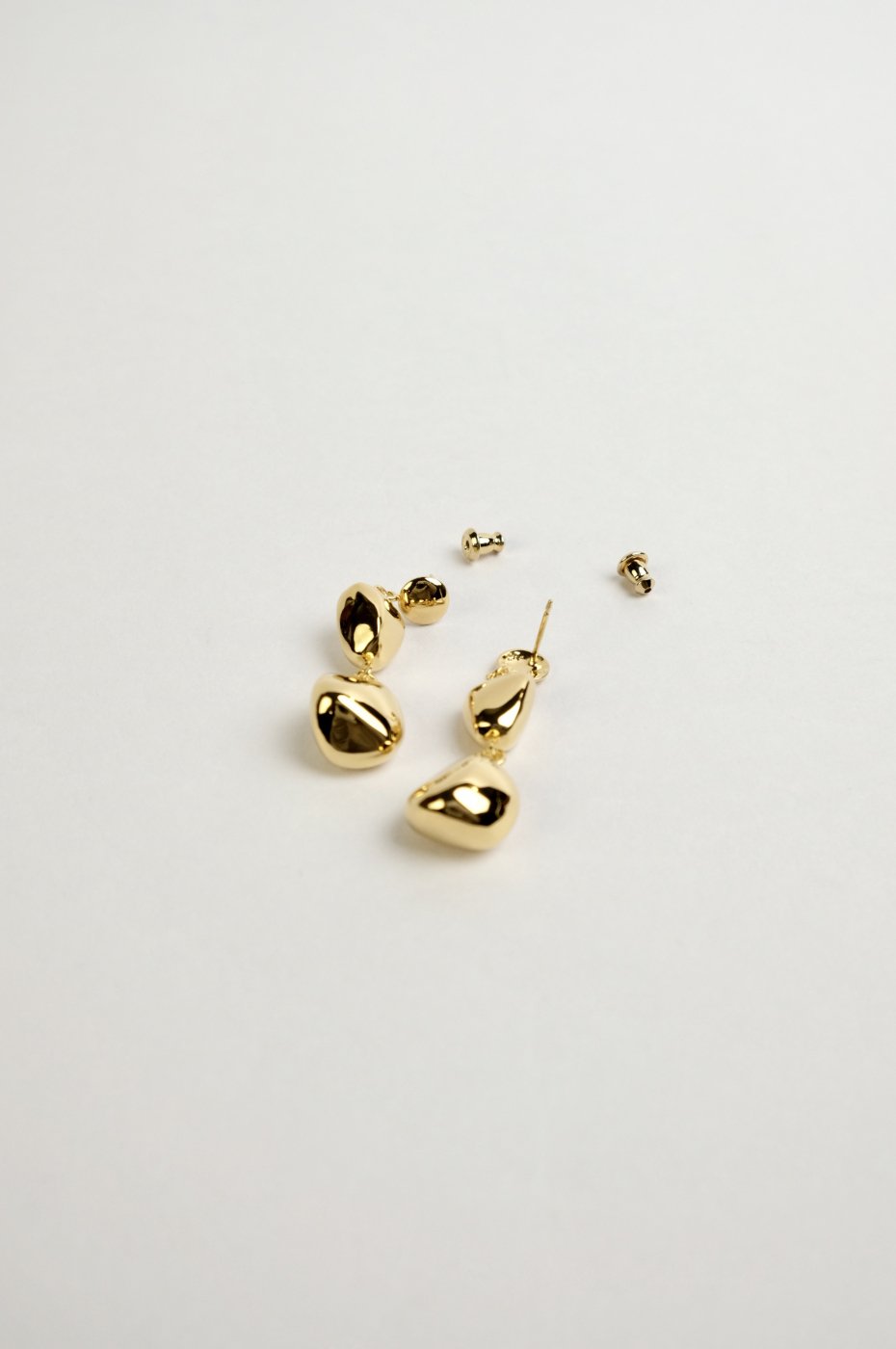 R.ALAGAN ララガン-DOUBLE AWKWARD BALL EARRINGS-GOLD - LOCALERS