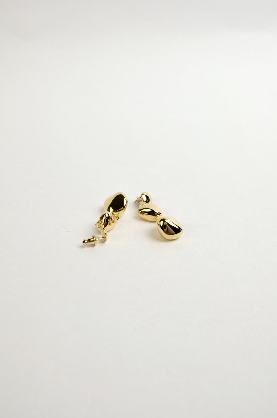 R.ALAGAN ララガン-DOUBLE AWKWARD BALL EARRINGS-GOLD - LOCALERS