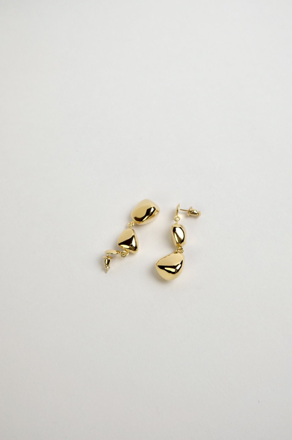 R.ALAGAN ララガン-DOUBLE AWKWARD BALL EARRINGS-GOLD - LOCALERS