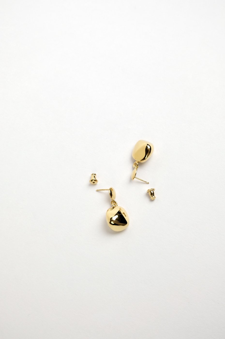 R.ALAGAN ララガン-AWKWARD BALL EARRINGS-GOLD - LOCALERS