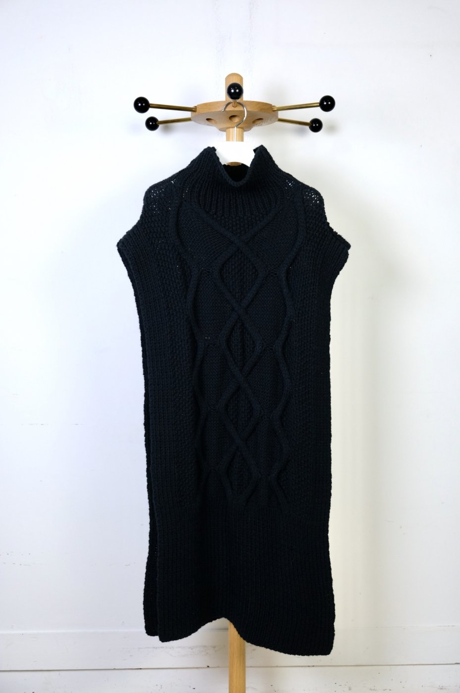MAYDI マイディ-CABLE STITCH HAND KNITTING ROLL NECK VEST-OASIS-BLACK