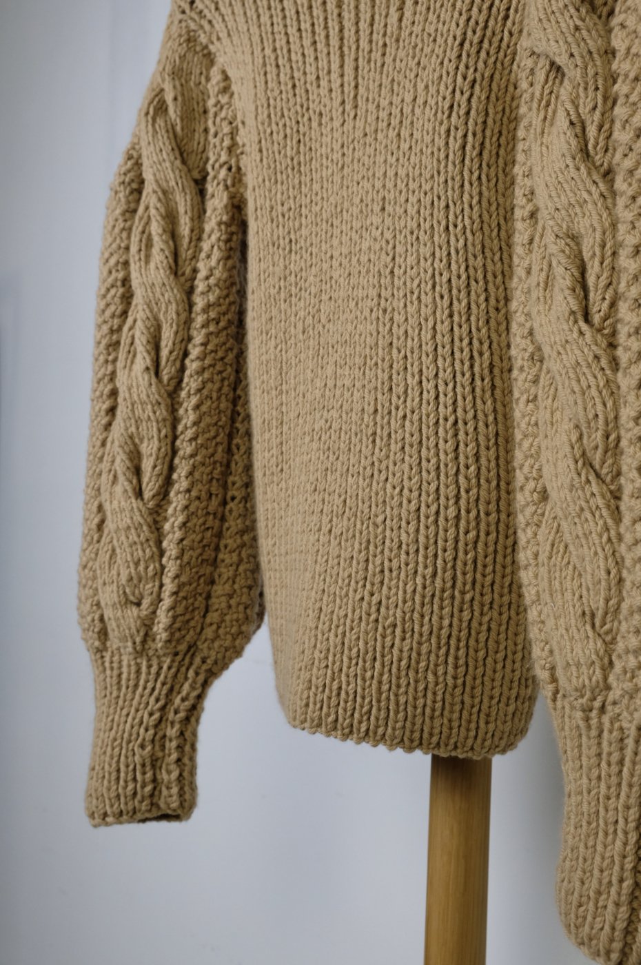 【50%OFF】MAYDI マイディ-CABLE STITCH HAND KNITTING PUFF SLEEVES  SWEATER-FIND-CARAMEL - LOCALERS