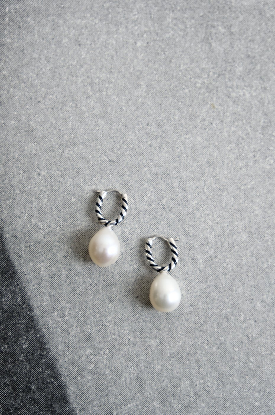 片耳】ララガンSTRIPE PEARL EARRINGS-