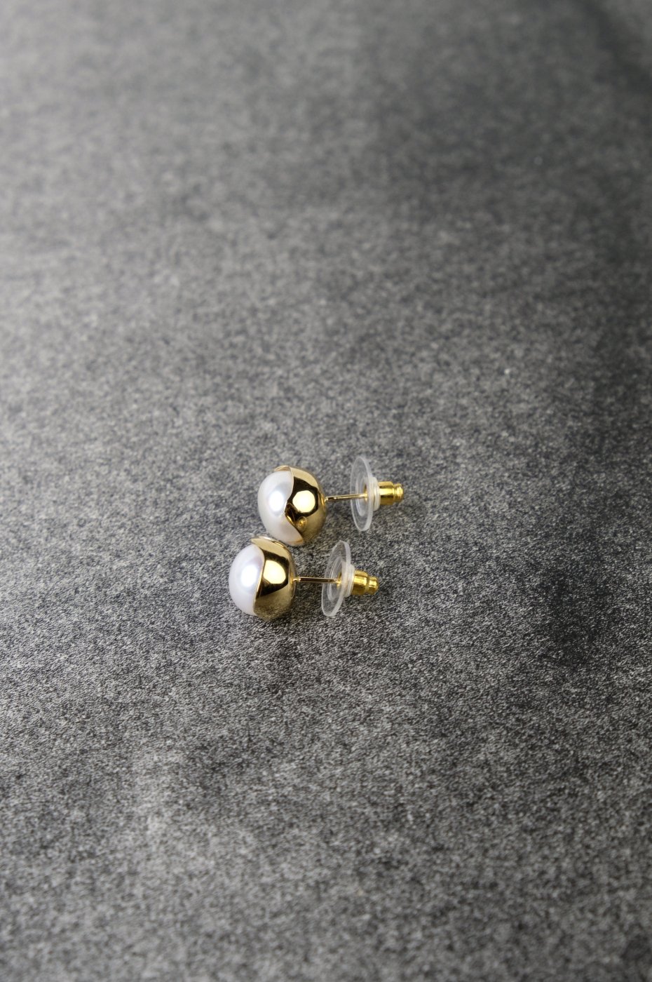 SALE R.ALAGAN and PEARL Gold STUDS-WHITE Earrings PEARL-GOLDピアス