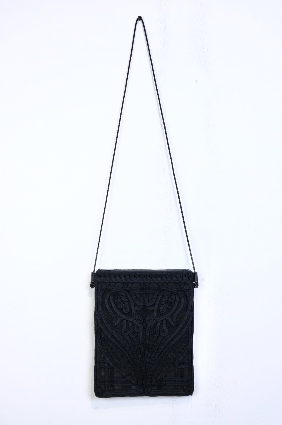 Mame Kurogouchi マメクロゴウチ-CORDING EMBROIDERY POUCH WITH LEATHER STRAP-BLACK 