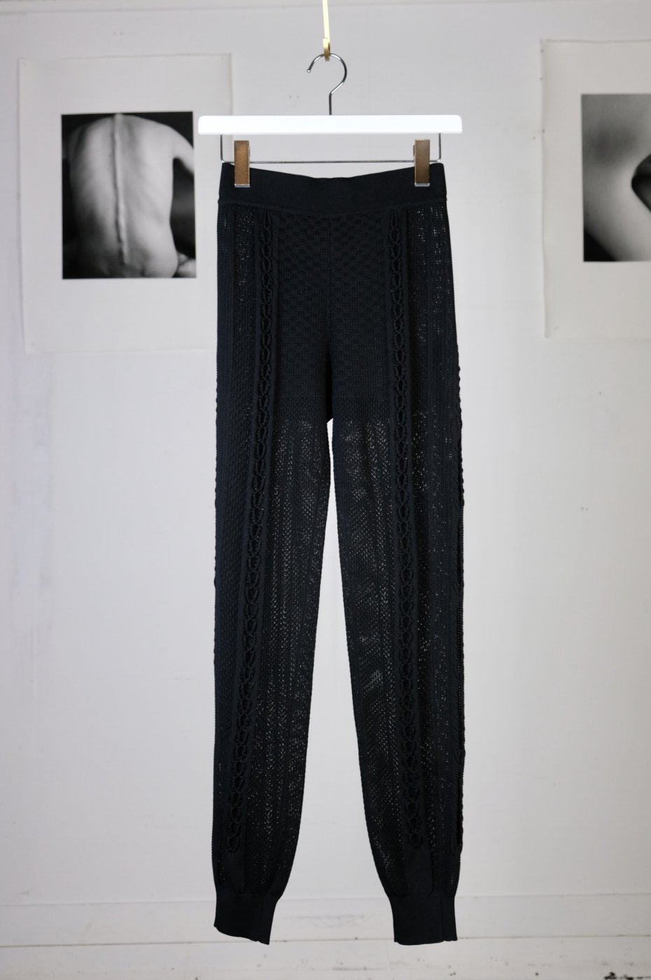 <img class='new_mark_img1' src='https://img.shop-pro.jp/img/new/icons8.gif' style='border:none;display:inline;margin:0px;padding:0px;width:auto;' />Mame Kurogouchi-OPENWORK LACE UP KNITTED TROUSERS-BLACK