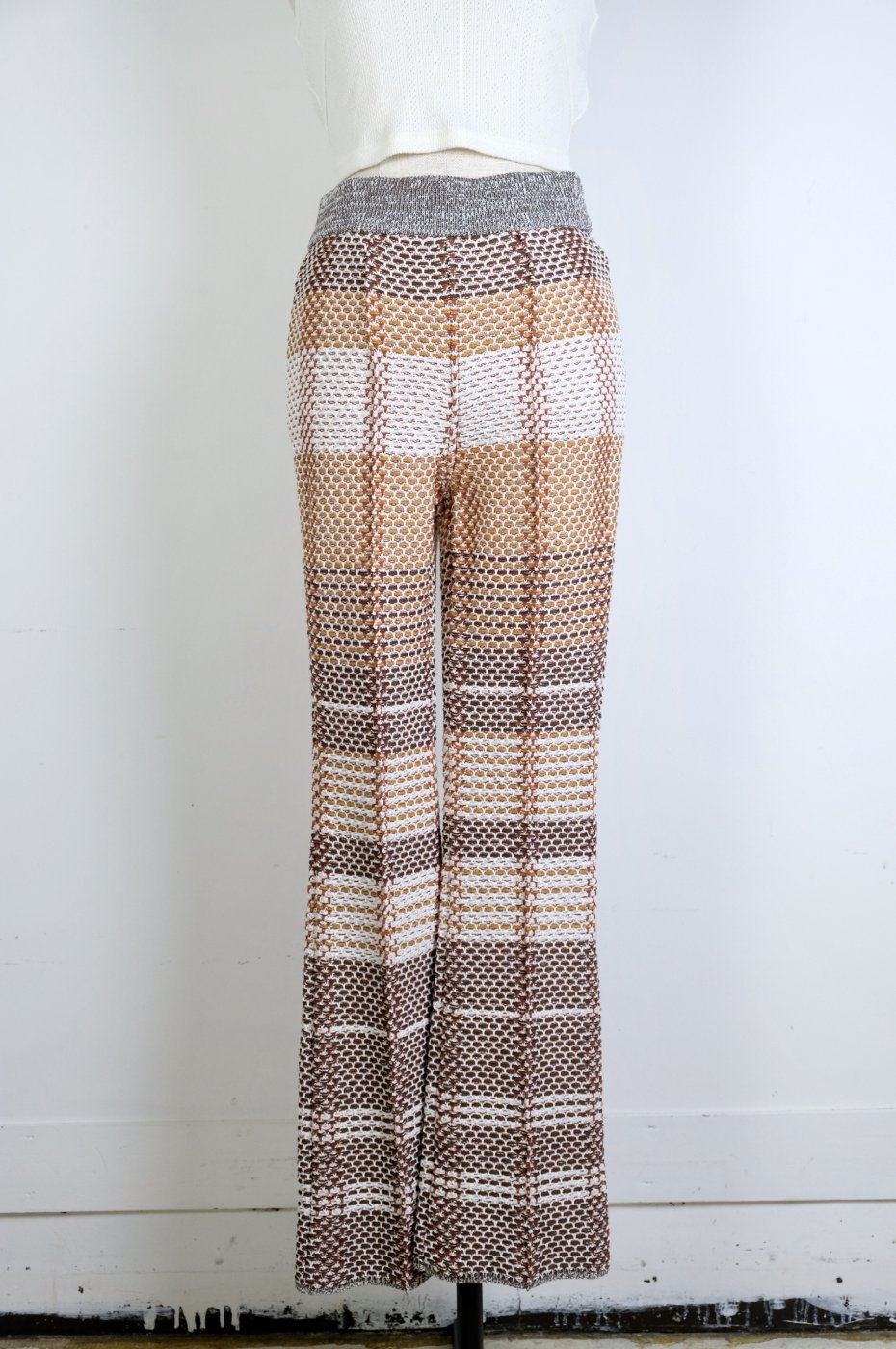 【50%OFF】Mame Kurogouchi マメクロゴウチ-BASKET MOTIF KNITTED FLARED TROUSERS-BROWN  - LOCALERS