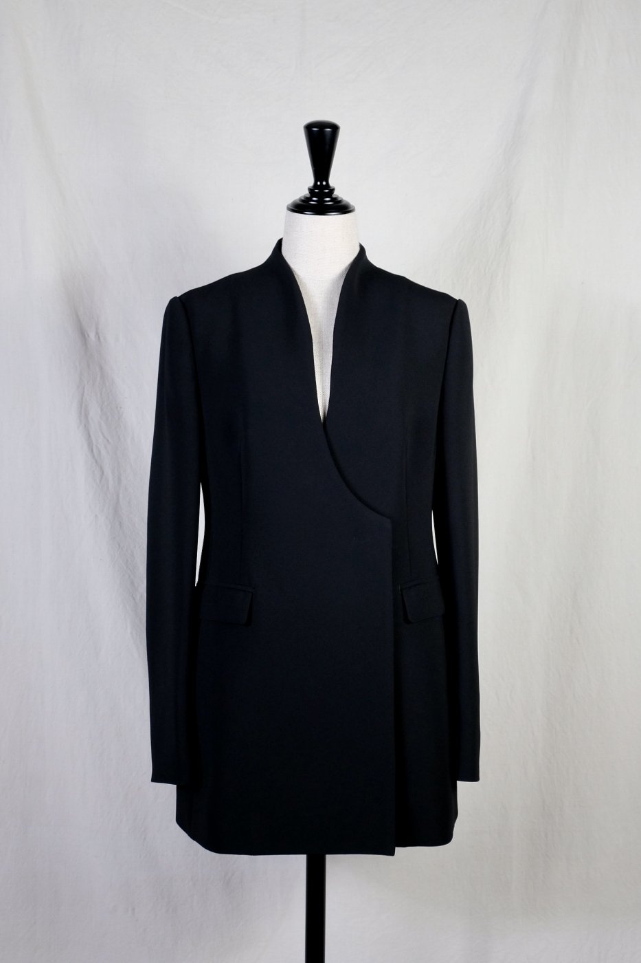 Mame Kurogouchi マメクロゴウチ-COLLARLESS DOUBLE BREASTED SUIT JACKET- - LOCALERS