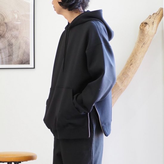 柔らかく少し光沢のある生地で大人の上品な印象に】bettaku（ベッタク）/SIDE ZIP HOODIE/パーカー/日本製【GRAY/BLACK】全2色/24aw  - andraff［アンドラフ］公式ホームページ