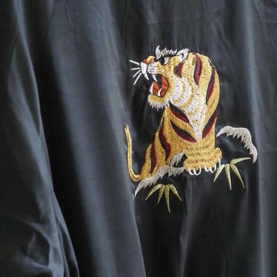 1950年代のスーベニアジャケットをアップデート】THRFTY LOOK(スリフ