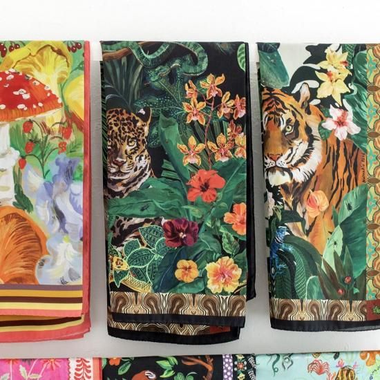 【大判スカーフ・美品】ナタリーレテ　シルク　絹　ネコ　イタリア製 Nathalie Lete ナタリー・レテ ラージ・シルクスカーフ モン