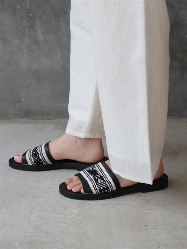 "pips" x "M"SANDAL