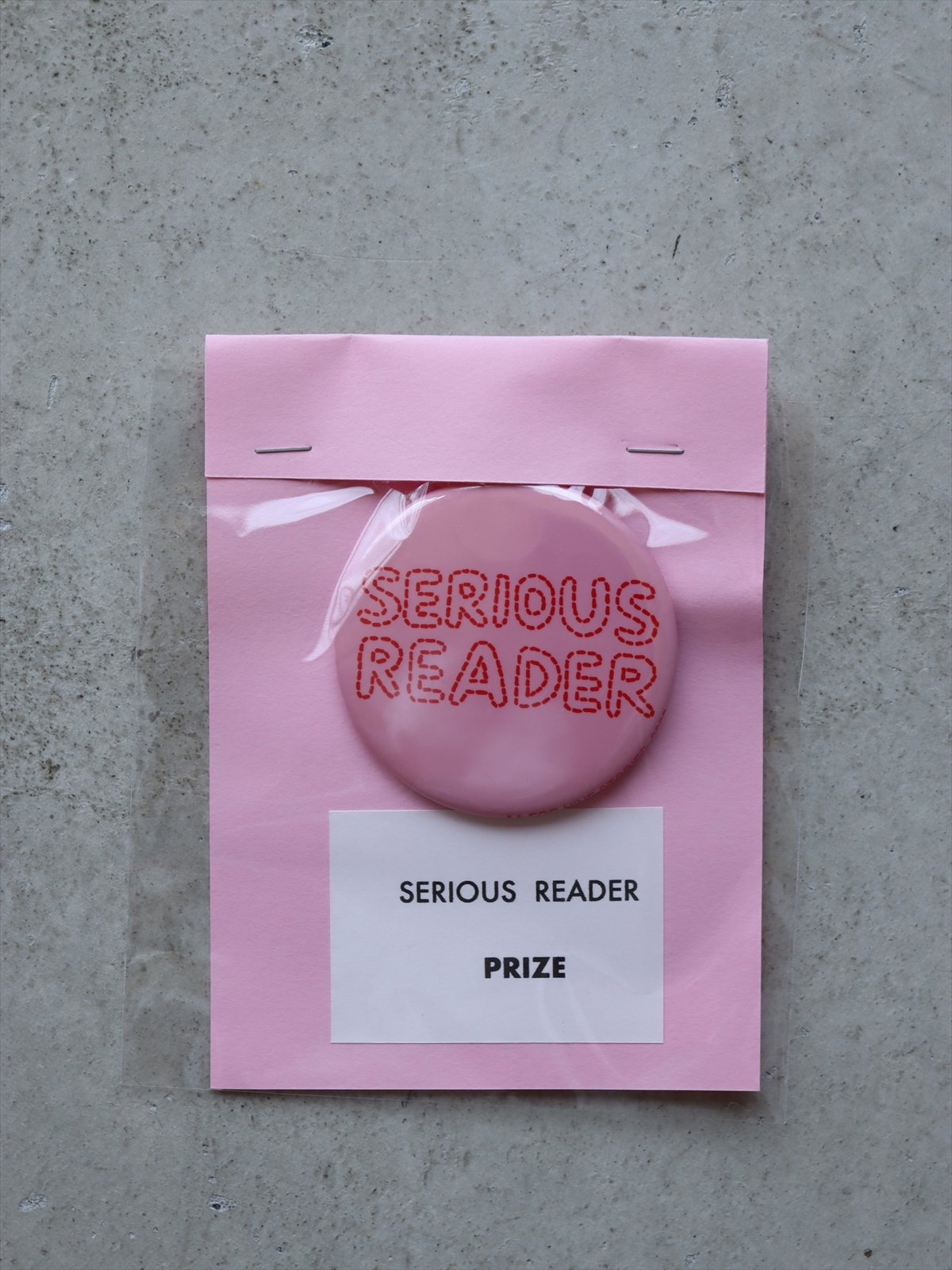 NINE STORIES　SERIOUS  READER  PRIZE　バッジ　pink