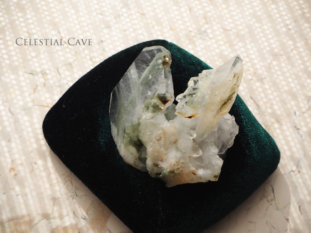 ファーデンクォーツ　クローライト入り - Celestial Crystal & Metaphysical Stones by Sanctuary