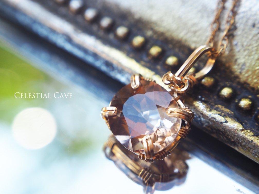 Knot of Isis シャンパントパーズ - Celestial Crystal & Metaphysical Stones by  Sanctuary
