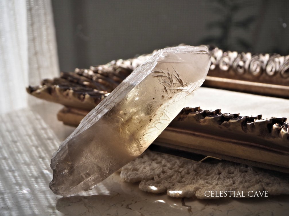 スモーキークオーツ グロースインターフェレンス 【B】 - Celestial Crystal & Metaphysical Stones by  Sanctuary