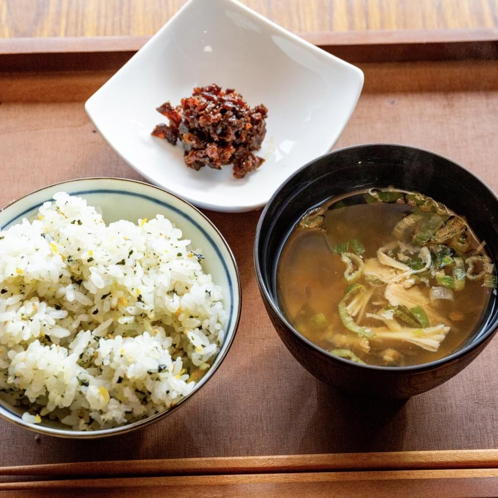 黄金みそ（カップ詰750g）|北海道産極上大豆とコシヒカリ米使用味噌