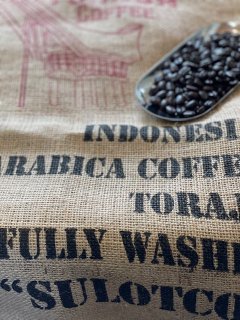 トラジャ　ランテカルラ農園　インドネシア スラウェシ島   【レギュラーコーヒー】　深煎り｜こうひいや