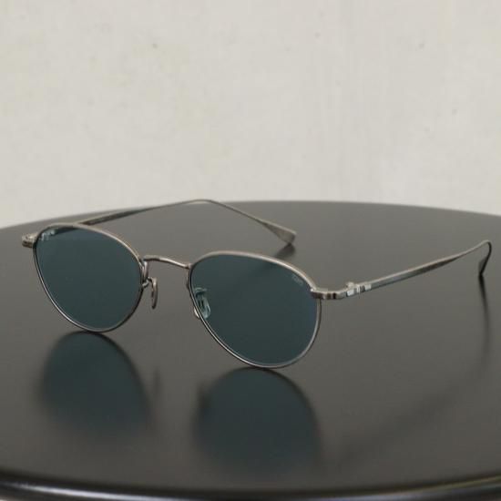 90年代を想起させるどこか既視感のある存在感。独自性のあるシングル