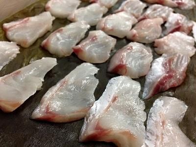 グルメ御用達 富山湾ノドグロ昆布〆刺身 吸い物用のアラ付です ぶり かに 白海老 富山県氷見グルメ 氷見温泉永芳閣 女将の通販