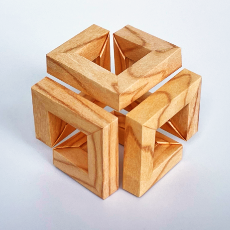 木目調の折り紙で折ったキューブ